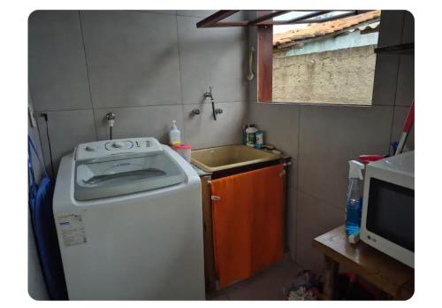 Η κουζίνα ή μικρή κουζίνα στο Casa dos sonhos 3 casais e 3 crianças