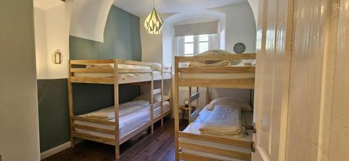 Postel nebo postele na pokoji v ubytování Ferien- und Pferdegut Schloss Treffen