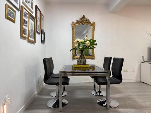 A 20 pasos del Museo Picasso by Málaga Planners