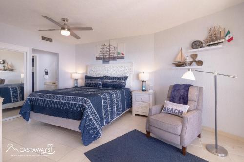 a bedroom with a bed and a chair at Sonoran Spa E204 in Puerto Peñasco