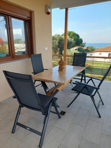 Foto Villa Anastasia 1ος Όροφος Εξοχικής Παραθαλάσσιας Κατοικίας Νέα Ηράκλεια Χαλκιδικής 4