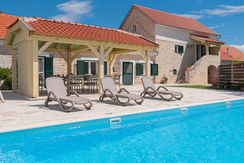 Rural Villa Olive Krka- 4 bedrooms, 3 bathrooms, private pool, park Krka 10 min