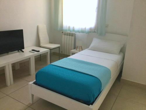 Een bed of bedden in een kamer bij Sunny House Fourteen