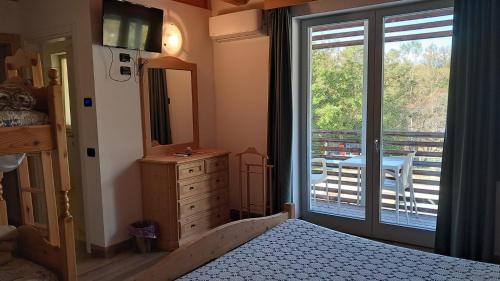 Ένα ή περισσότερα κρεβάτια σε δωμάτιο στο Az. Agr. Sponga Giancarlo