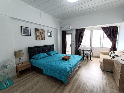 Postel nebo postele na pokoji v ubytování Thiantong Condotel Seaview -12