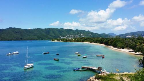 a group of boats in the water on a beach at les jardins de sainte Anne in Sainte-Anne