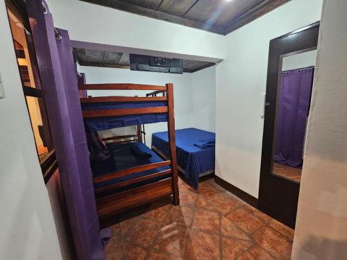 Un pat sau paturi într-o cameră la Hotel Pura Vida