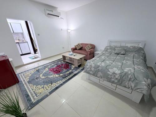 Una cama o camas en una habitación de Studio R2