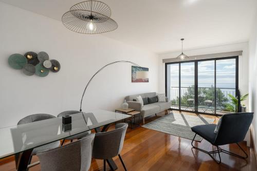 Blue Horizon Apartment by an island apart