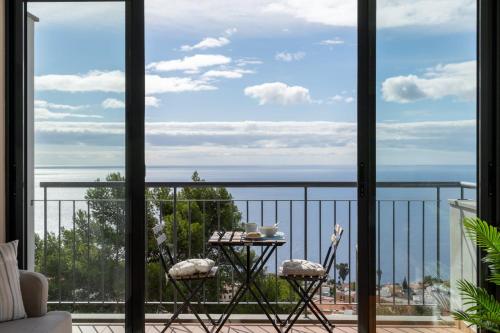 Blue Horizon Apartment by an island apart