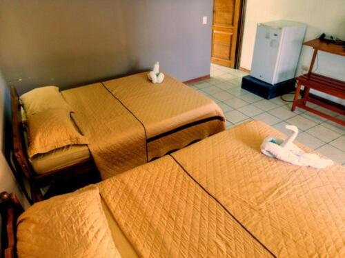 Ένα ή περισσότερα κρεβάτια σε δωμάτιο στο Agua Luna by the beach