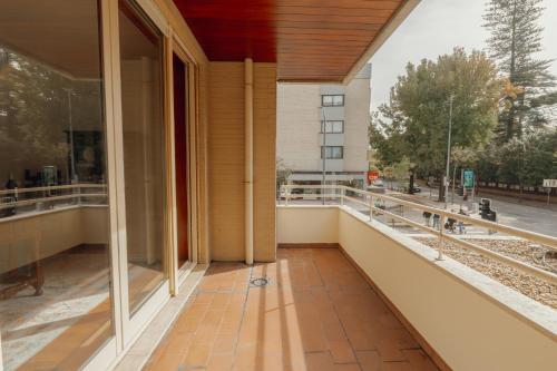 Botanic Garden Terrace Apartment by Vacationy