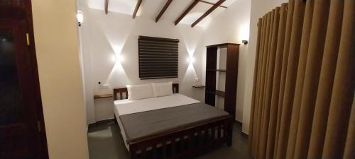 Postel nebo postele na pokoji v ubytování The ED Corner - Hiriketiya