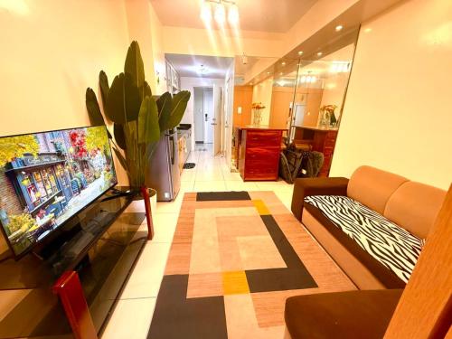 Televiisor ja/või meelelahutuskeskus majutusasutuses Tagaytay Sea of Clouds Staycation