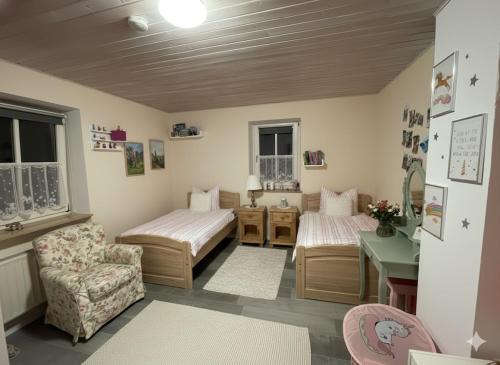 Ένα ή περισσότερα κρεβάτια σε δωμάτιο στο Ferienwohnung am Rosenhof