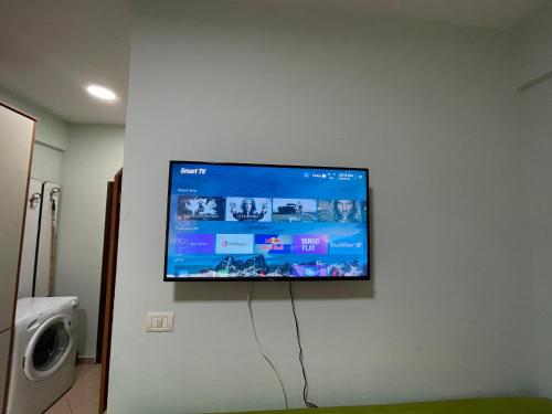 TV a/nebo společenská místnost v ubytování Ema's Apartment