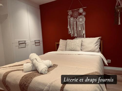 Ένα ή περισσότερα κρεβάτια σε δωμάτιο στο Chez Denis et Jenni à Han sur Lesse