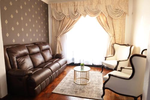 Afbeelding uit fotogalerij van GBL Reine Chateau in Polokwane