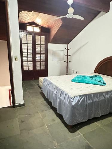 Ένα ή περισσότερα κρεβάτια σε δωμάτιο στο Praia do peró - Cabo Frio Casa 2 quartos