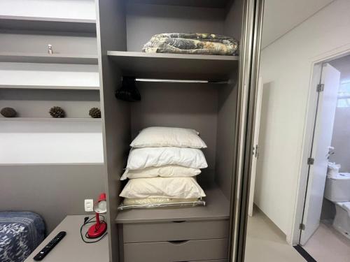 Ένα ή περισσότερα κρεβάτια σε δωμάτιο στο Vita Residencial Clube - Flat 3 Quartos por Yolo