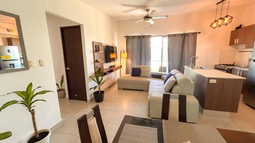 Η κουζίνα ή μικρή κουζίνα στο Near Plaza, Cafe! Sunset Beach House Garden Kitchen