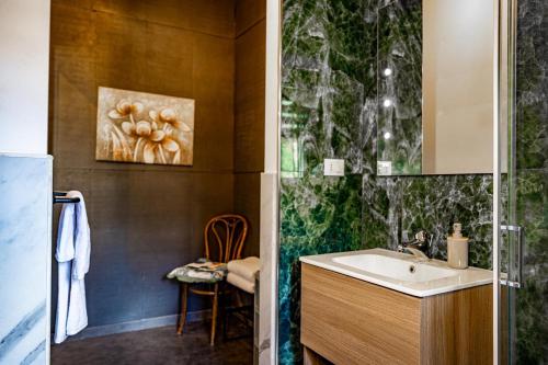 Ένα μπάνιο στο NellaRiserva25-Vurria