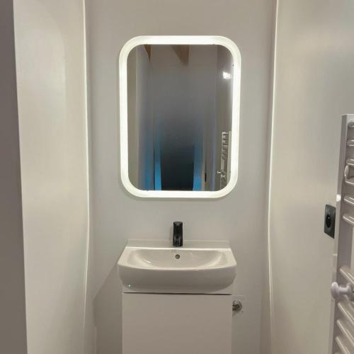 Koupelna v ubytování Terrace studio in an old farmhouse