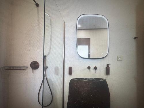 Ένα μπάνιο στο Malia super views