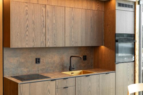 Kuchyň nebo kuchyňský kout v ubytování Jänkä Resort