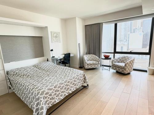 Postel nebo postele na pokoji v ubytování DTLA Luxury Studio