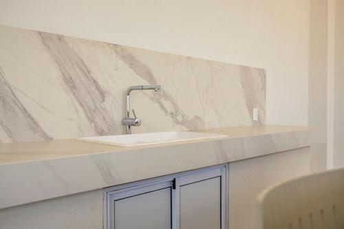 Φωτογραφία από το άλμπουμ του NEW 1B1BA Spacious Condo w/Pool, GYM @ Palm Beach! στο Παλμ Μπιτς