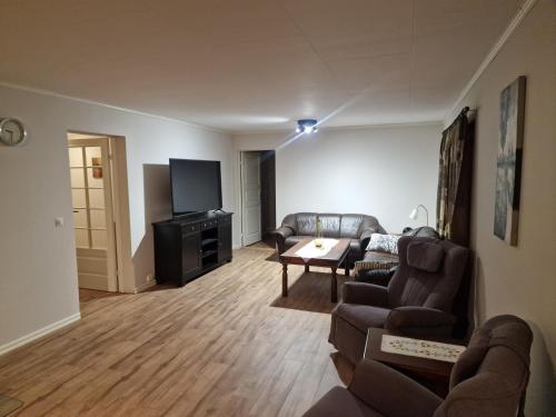 a living room with a couch and a tv at Leiligheten i Rørvik 