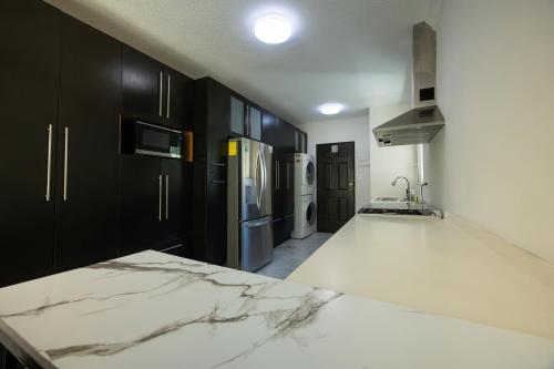 Η κουζίνα ή μικρή κουζίνα στο Spacious & Comfortable Home Exclusive Neighborhood