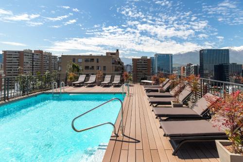 Bazén v ubytování The Place nebo v jeho okolí