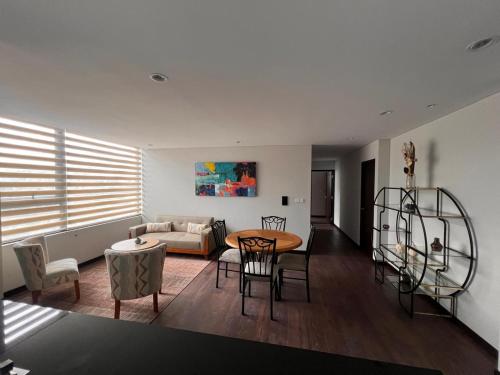 Departamento Zona Sur, nuevo y lujoso de 2 habitaciones y 2 baños en el piso 16 excelente vista y soleado