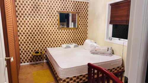 a small room with a bed and a window at Townhouse with 4 bedrooms near Sørstrand 