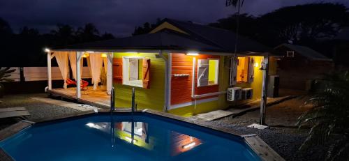 Imagen de la galería de Mini-villa entre montagne et mer, en Goyave