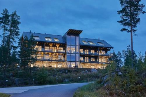 a large building with its lights on at Naava Chalet 402 Penthouse - Kattohuoneisto järvinäköalalla in Ähtäri