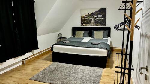 Postel nebo postele na pokoji v ubytování Modernes Apartment Schwarzenfeld