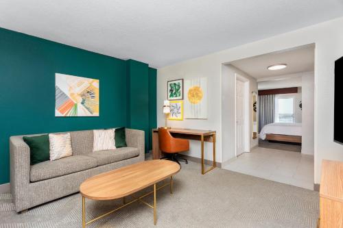 Posezení v ubytování Holiday Inn Hotel & Suites Daytona Beach On The Ocean by IHG