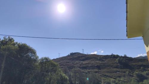 Nespecifikovaný výhled na hory nebo výhled na hory při pohledu z prázdninového domu