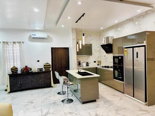 Η κουζίνα ή μικρή κουζίνα στο The Opulent Retreat