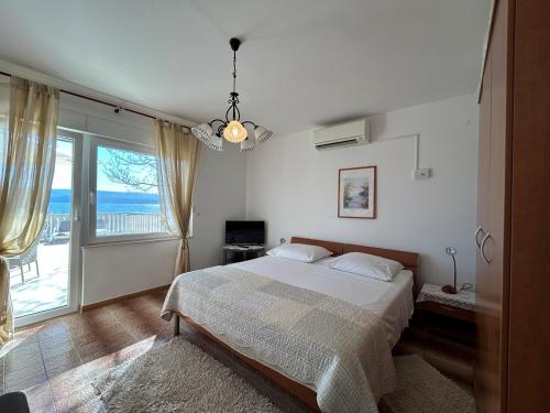 Azure Apartments By The Sea Near City Omiš