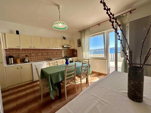 Azure Apartments By The Sea Near City Omiš