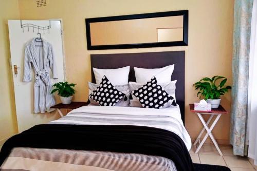 Ảnh trong thư viện ảnh của Budget Stays at Olivia Pines Guesthouse ở Krugersdorp