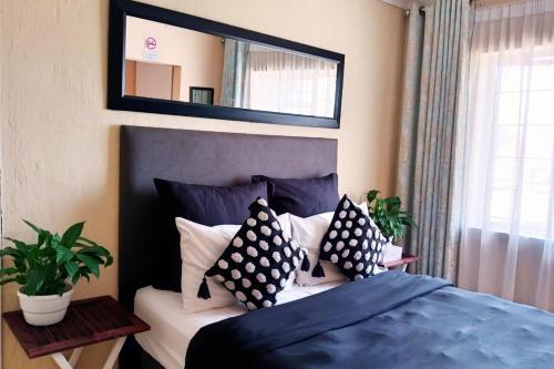 Ảnh trong thư viện ảnh của Budget Stays at Olivia Pines Guesthouse ở Krugersdorp