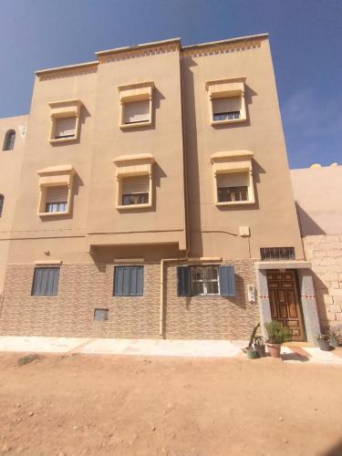 Tòa nhà nơi căn hộ tọa lạc