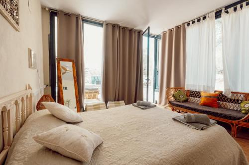 Ένα ή περισσότερα κρεβάτια σε δωμάτιο στο Can Mimosa