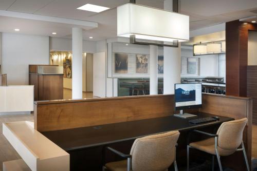 a kitchen with a desk with a computer on it at Fairfield Inn & Suites by Marriott Lincoln Southeast in Lincoln