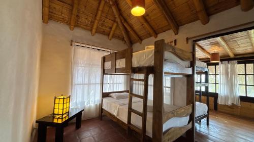a bedroom with two bunk beds in a room at Casitas en Vichayito, a Pasos de la Playa in Los Órganos